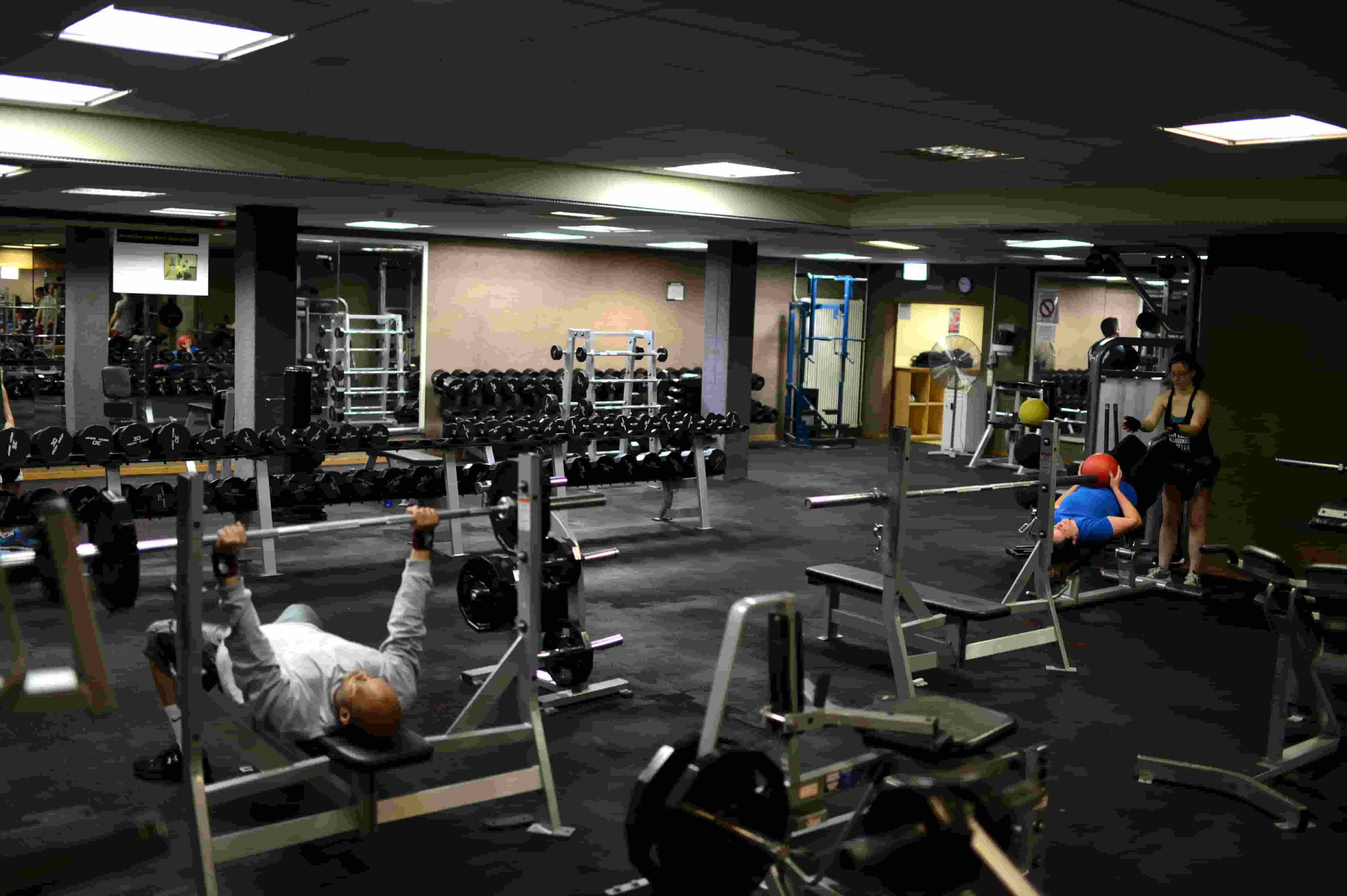 सात व्यायाम तुम्हाला त्वरीत स्नायू तयार करण्यात आणि उत्कृष्ट शरीरयष्टी प्राप्त करण्यात मदत करतात